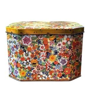 Tin Drum, Designed by Daher, Long Island NY, Vintage Floral Tin, Made in England